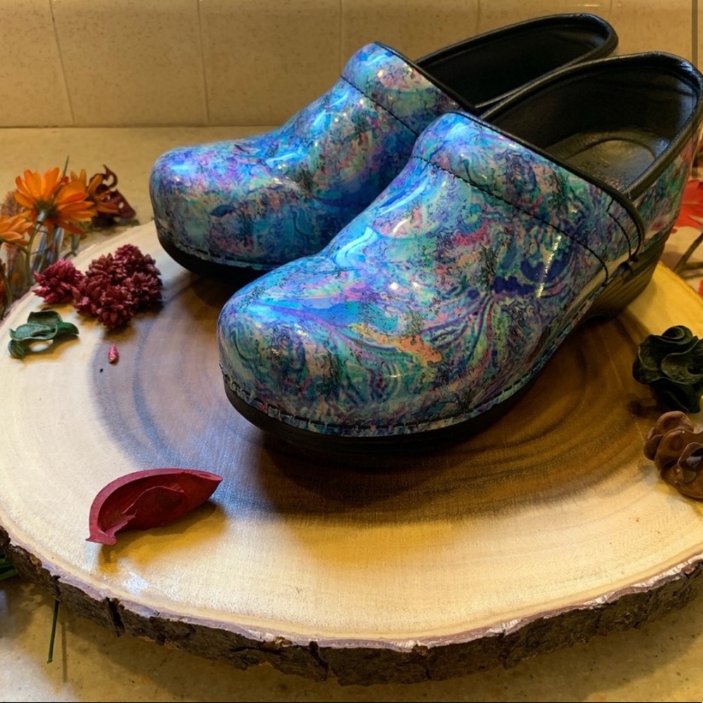 Dansko XP blue/pink swirl